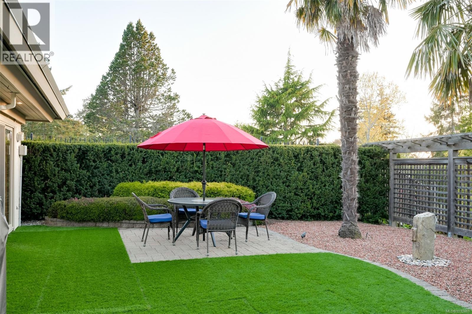 2770 Arbutus Rd, Saanich, British Columbia  V8N 5X4 - Photo 83 - 1032481