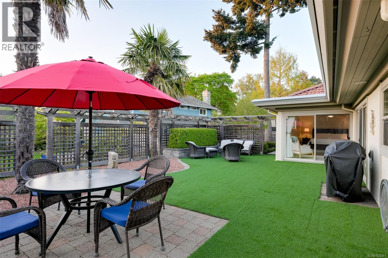 2770 Arbutus Rd, Saanich, British Columbia  V8N 5X4 - Photo 86 - 1032481