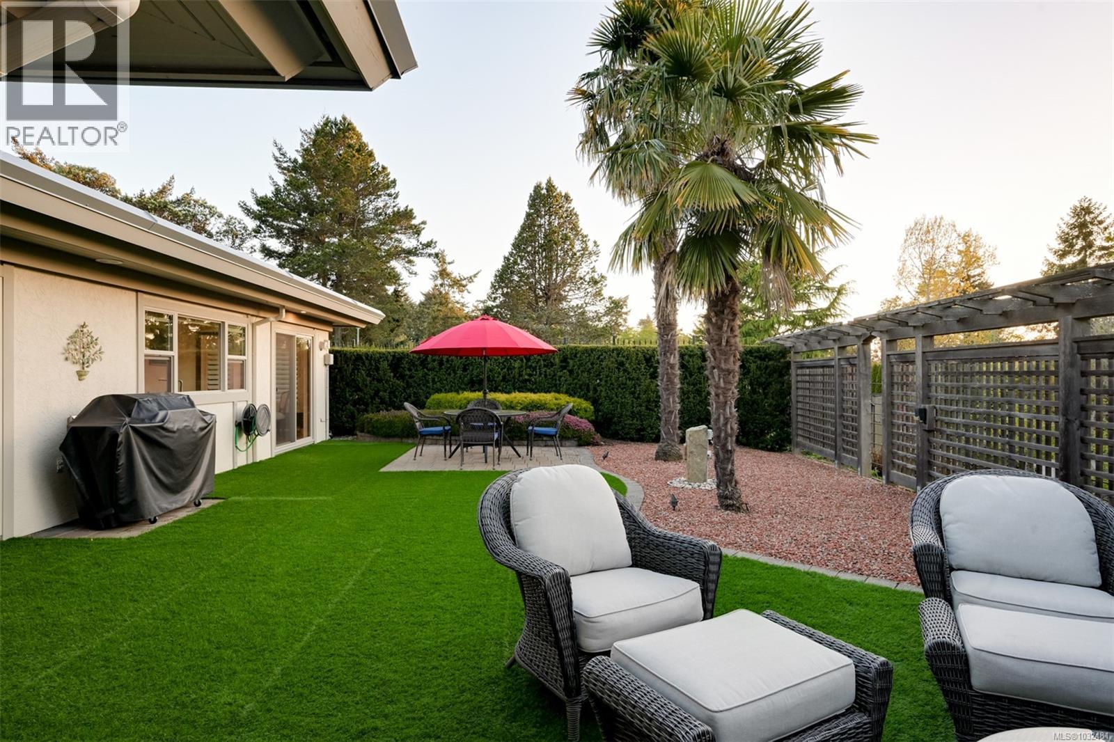 2770 Arbutus Rd, Saanich, British Columbia  V8N 5X4 - Photo 82 - 1032481