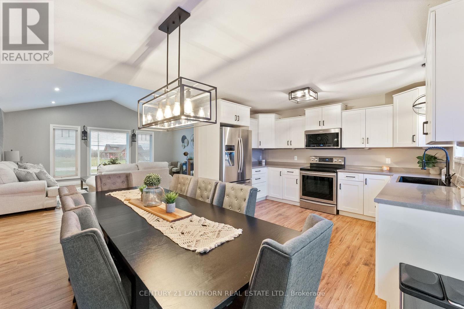 20846 Loyalist Parkway, Prince Edward County, Ontario  K0K 1T0 - Photo 12 - X12712124