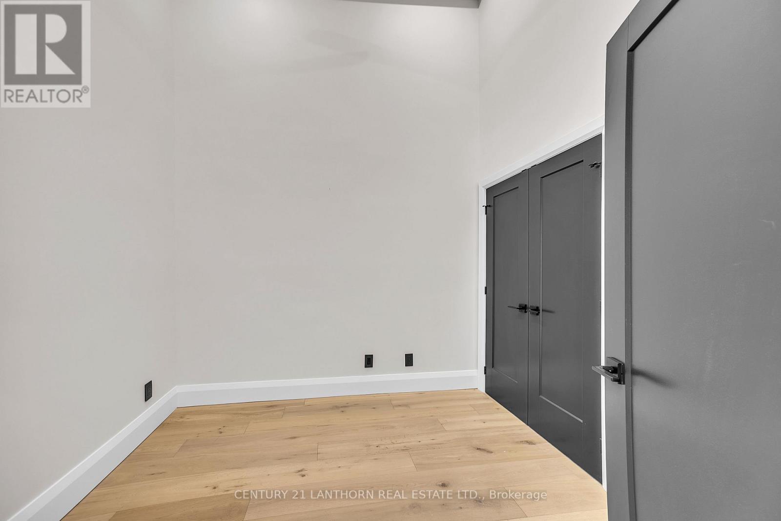 Unit # 1 - 38 Front Street, Quinte West, Ontario  K8N 4N2 - Photo 5 - X12916158