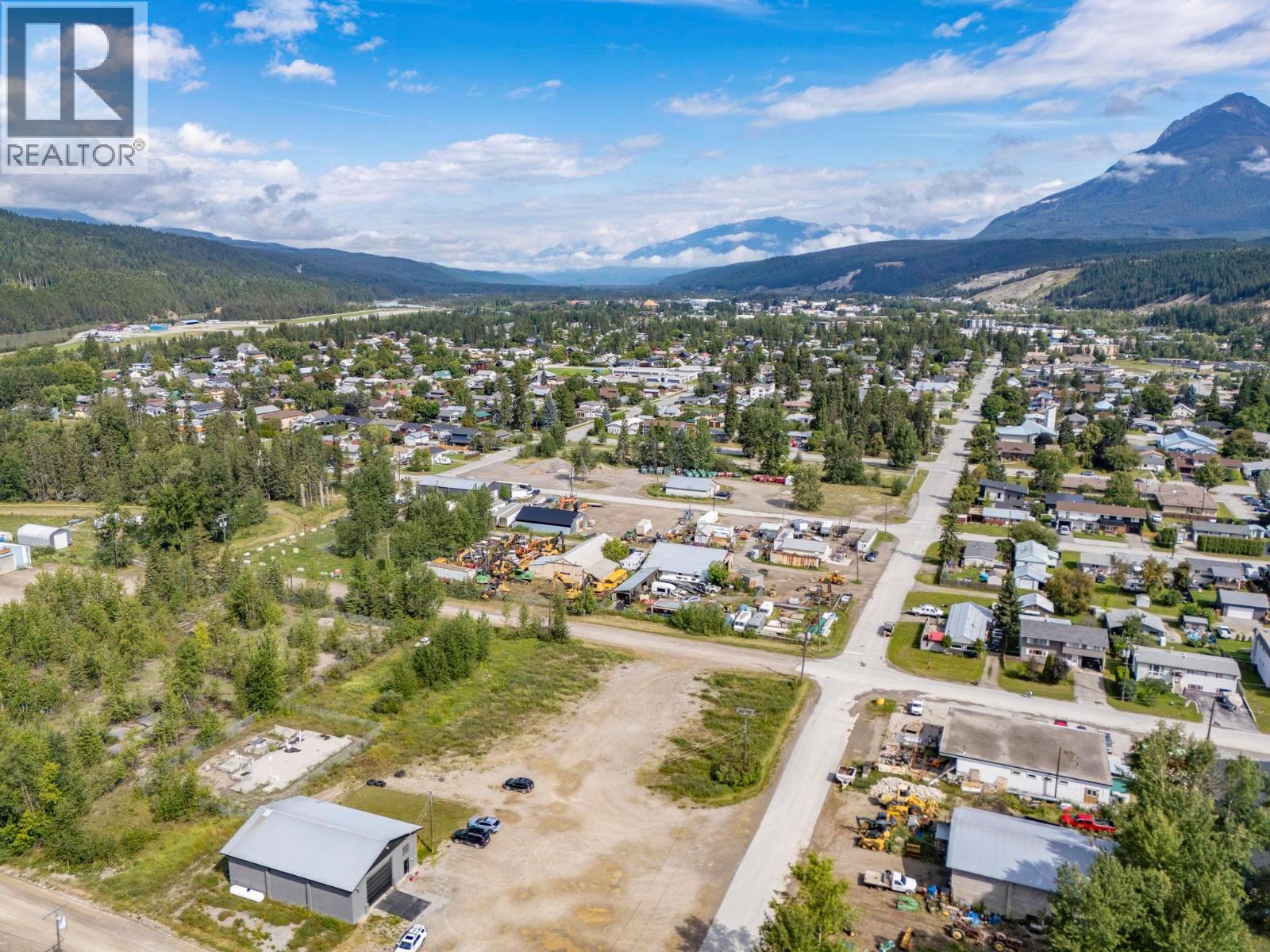 716 14th Street, Golden, British Columbia  V0A 1H0 - Photo 7 - 10385188