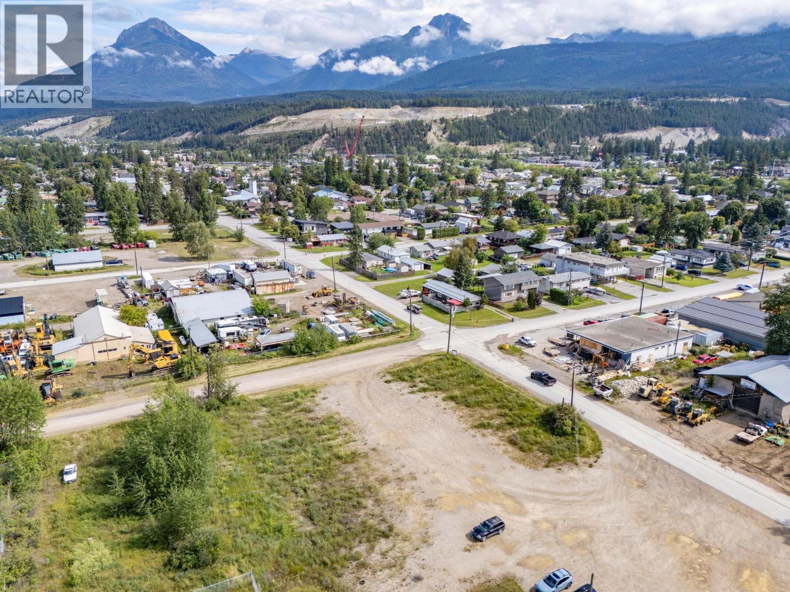 716 14th Street, Golden, British Columbia  V0A 1H0 - Photo 9 - 10385188