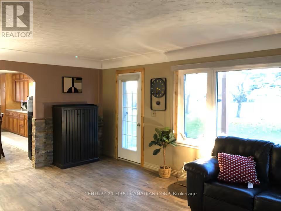 4578 Talbot Trail, Chatham-Kent, Ontario  N0P 2A0 - Photo 8 - X13054160