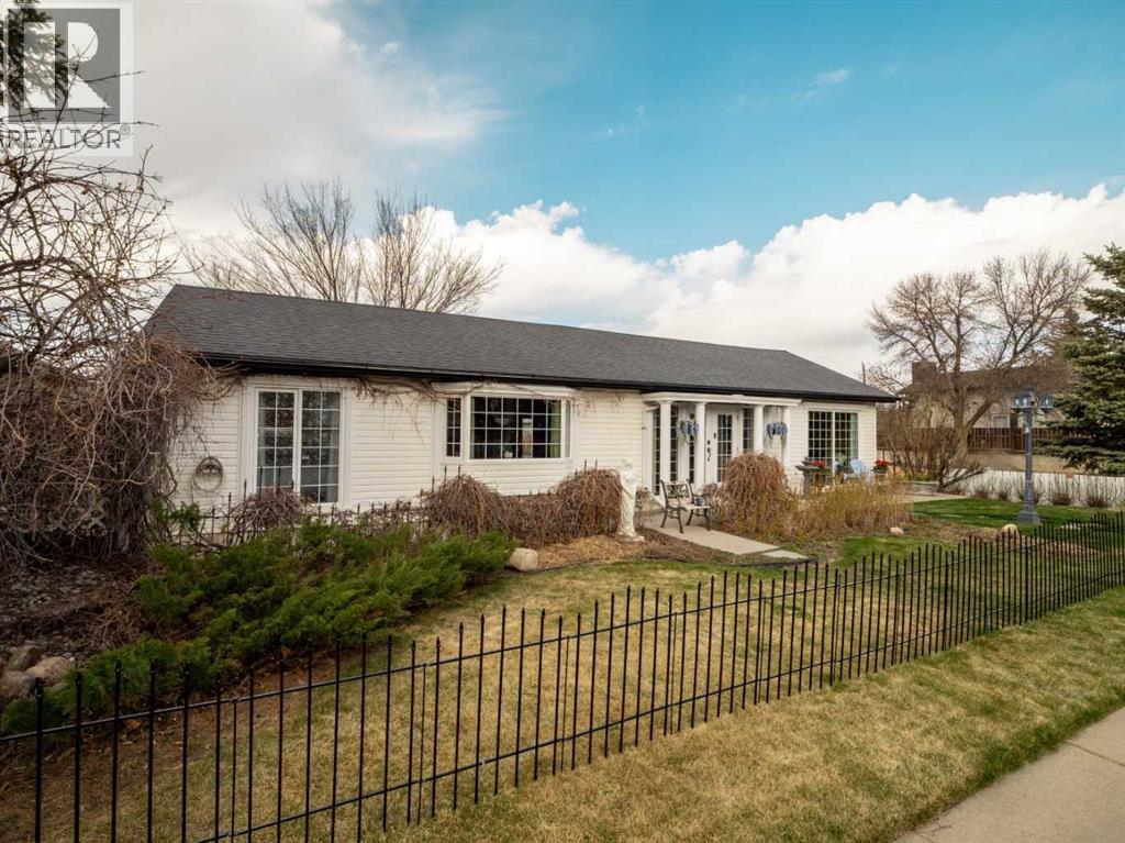 1006 9 Street N, Lethbridge, Alberta  T1H 1Z8 - Photo 4 - A2303858