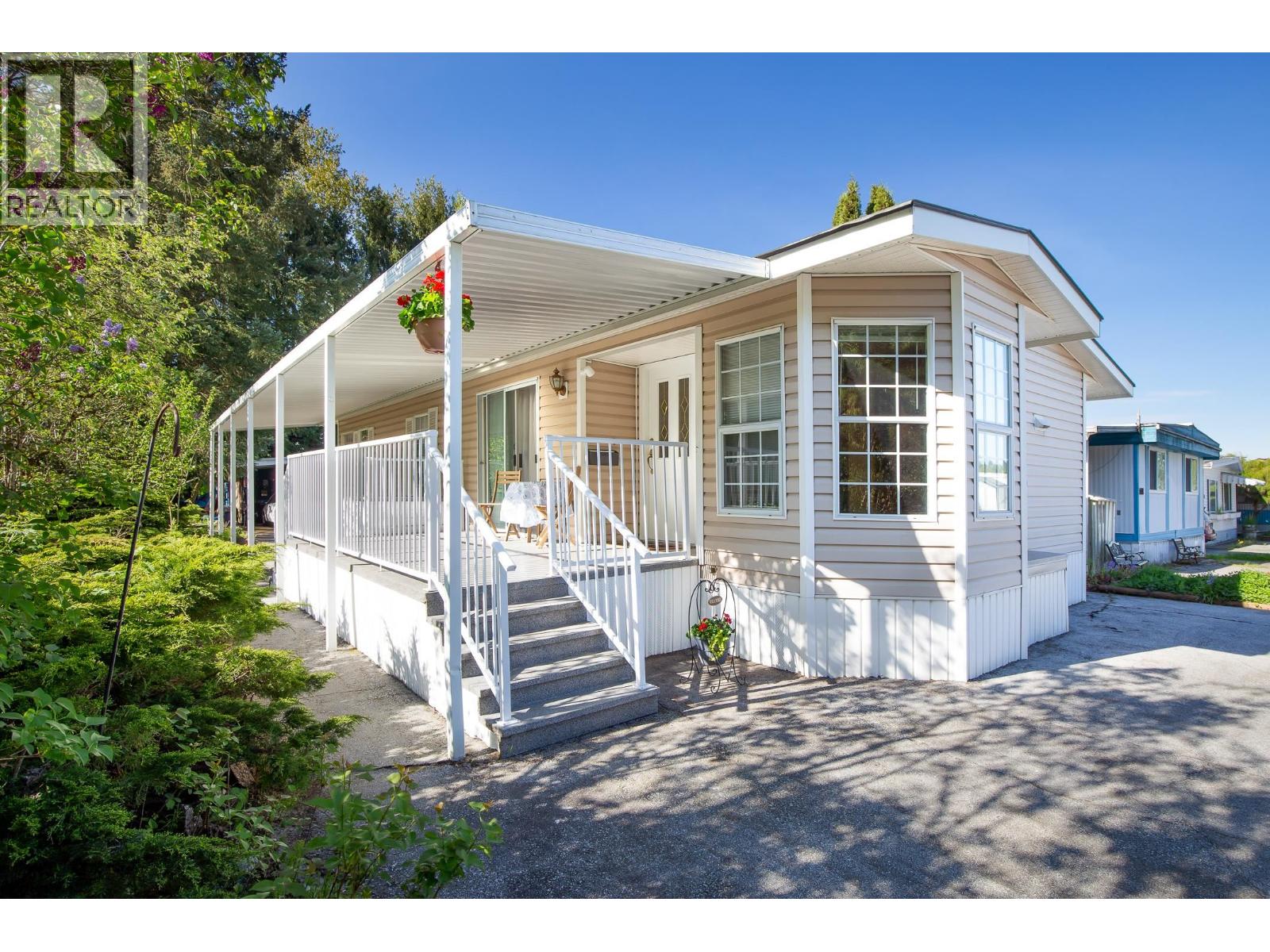 120 201 Cayer Street, Coquitlam, British Columbia  V3K 5A9 - Photo 2 - R3115945