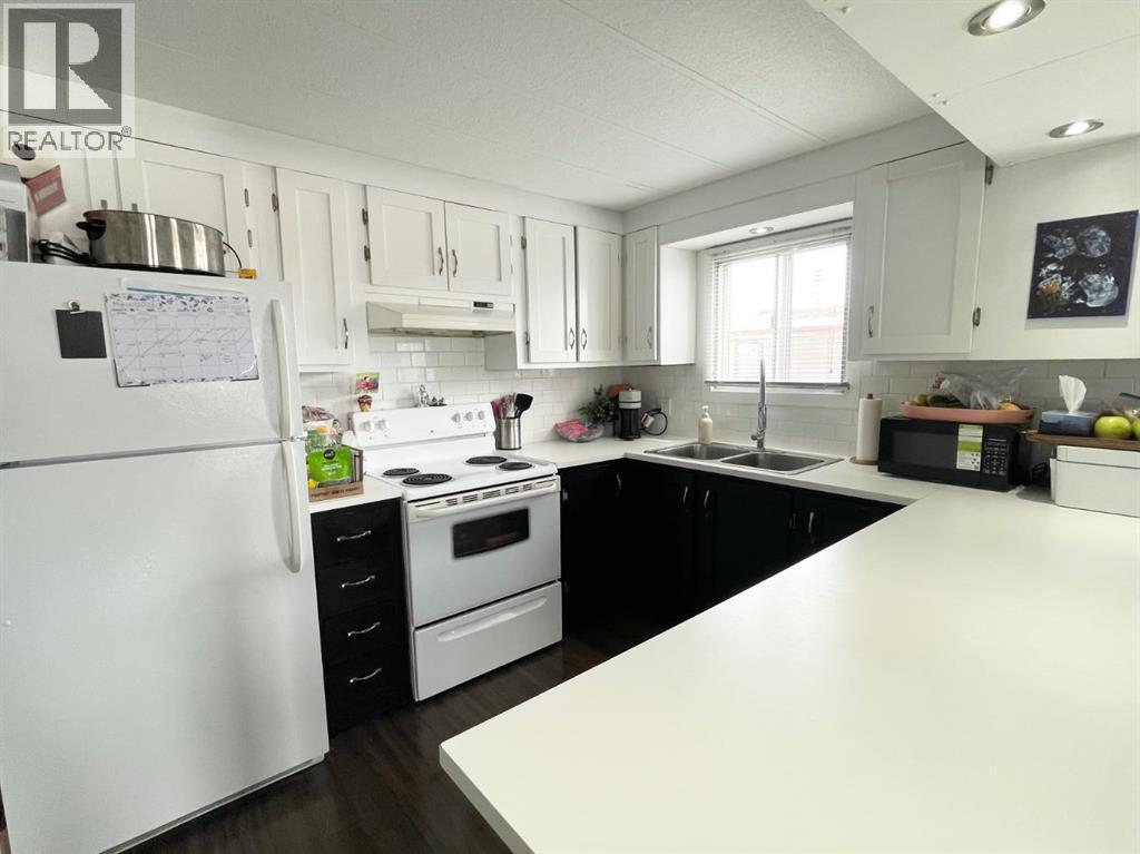 4908 55 Avenue, Camrose, Alberta  T4V 3A4 - Photo 4 - A2296394