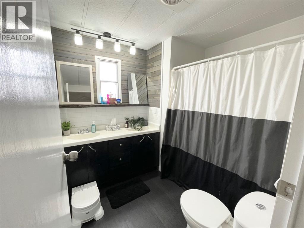 4908 55 Avenue, Camrose, Alberta  T4V 3A4 - Photo 9 - A2296394