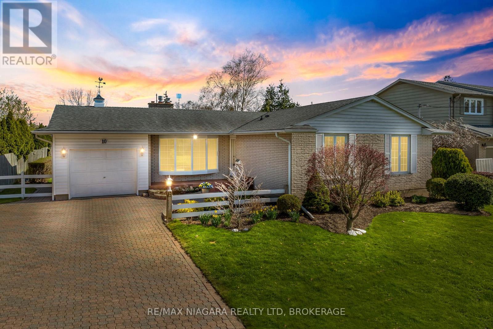 10 King's Grant Road, St. Catharines, Ontario  L2N 2R8 - Photo 1 - X13054228