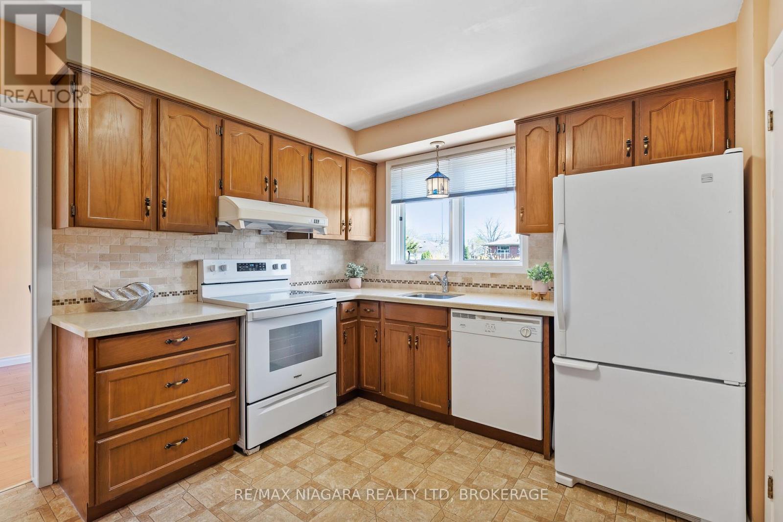 10 King's Grant Road, St. Catharines, Ontario  L2N 2R8 - Photo 12 - X13054228