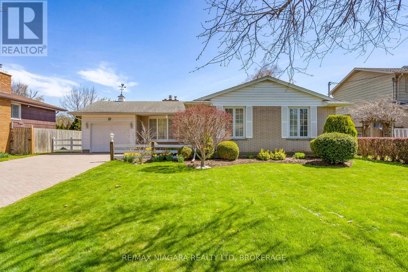 10 King's Grant Road, St. Catharines, Ontario  L2N 2R8 - Photo 2 - X13054228