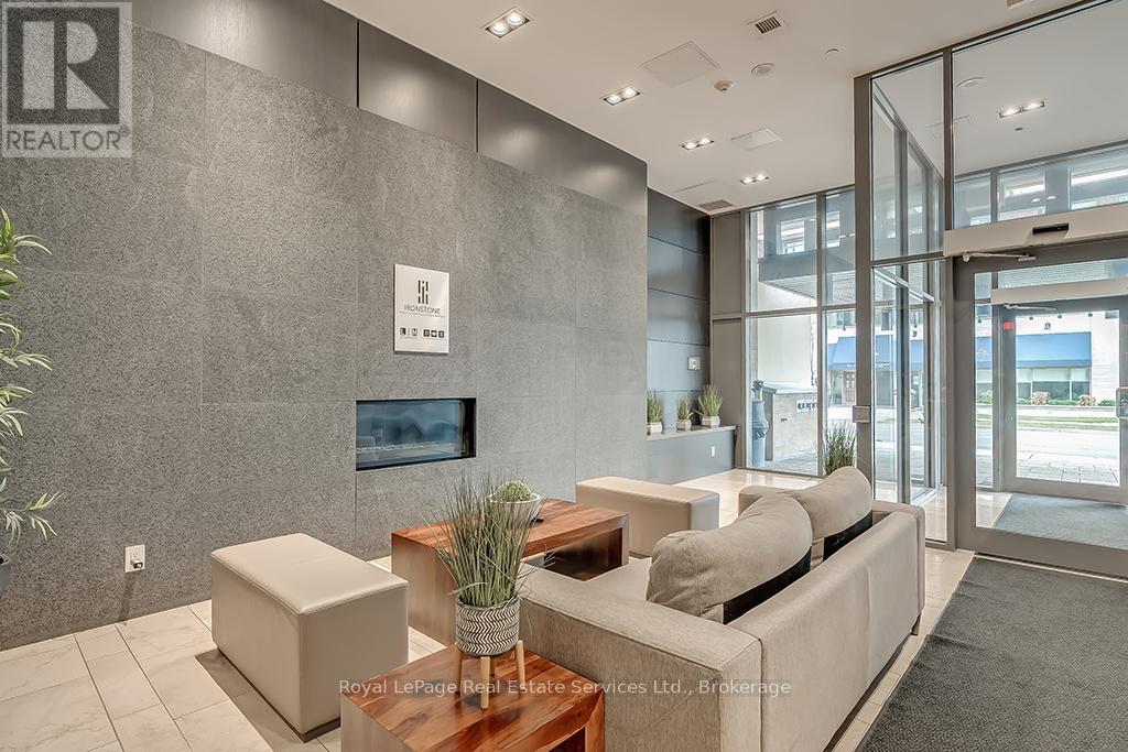 1205 - 1940 Ironstone Drive, Burlington, Ontario  L7L 0E4 - Photo 3 - W13054180