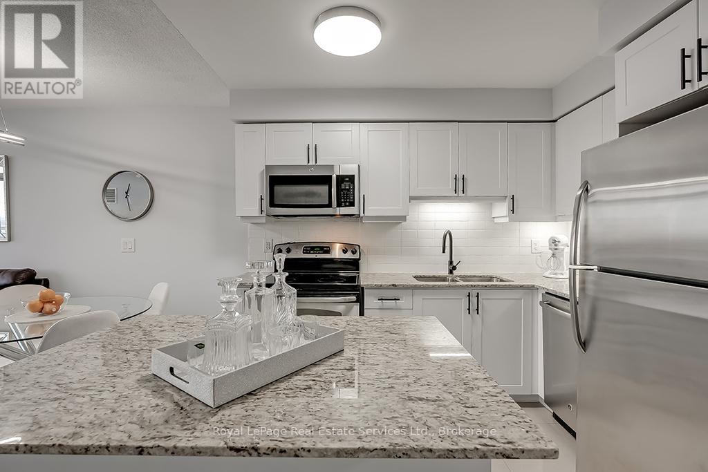 1205 - 1940 Ironstone Drive, Burlington, Ontario  L7L 0E4 - Photo 5 - W13054180