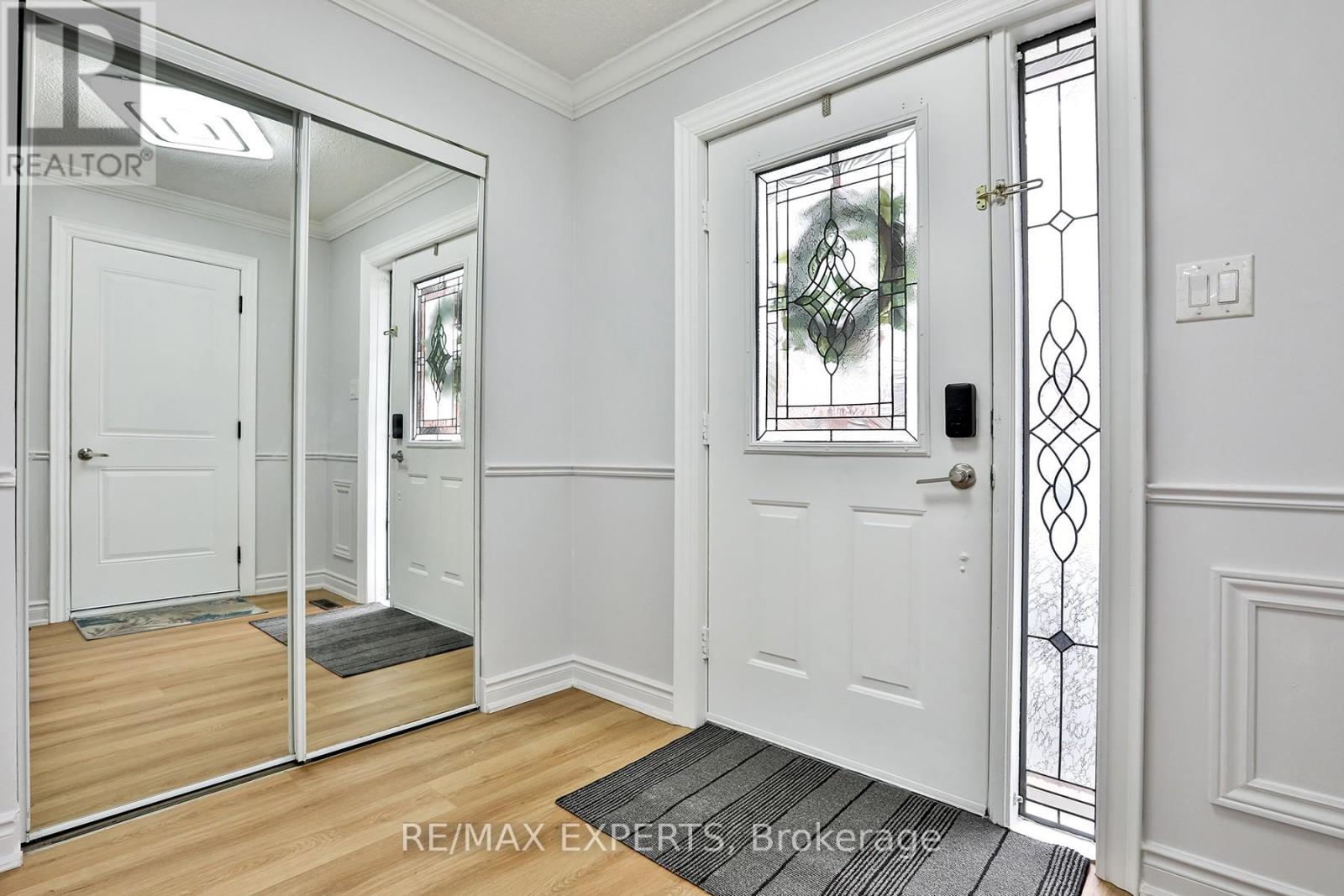 16 Hetherington Place, Brampton, Ontario  L6S 5M7 - Photo 2 - W13048898