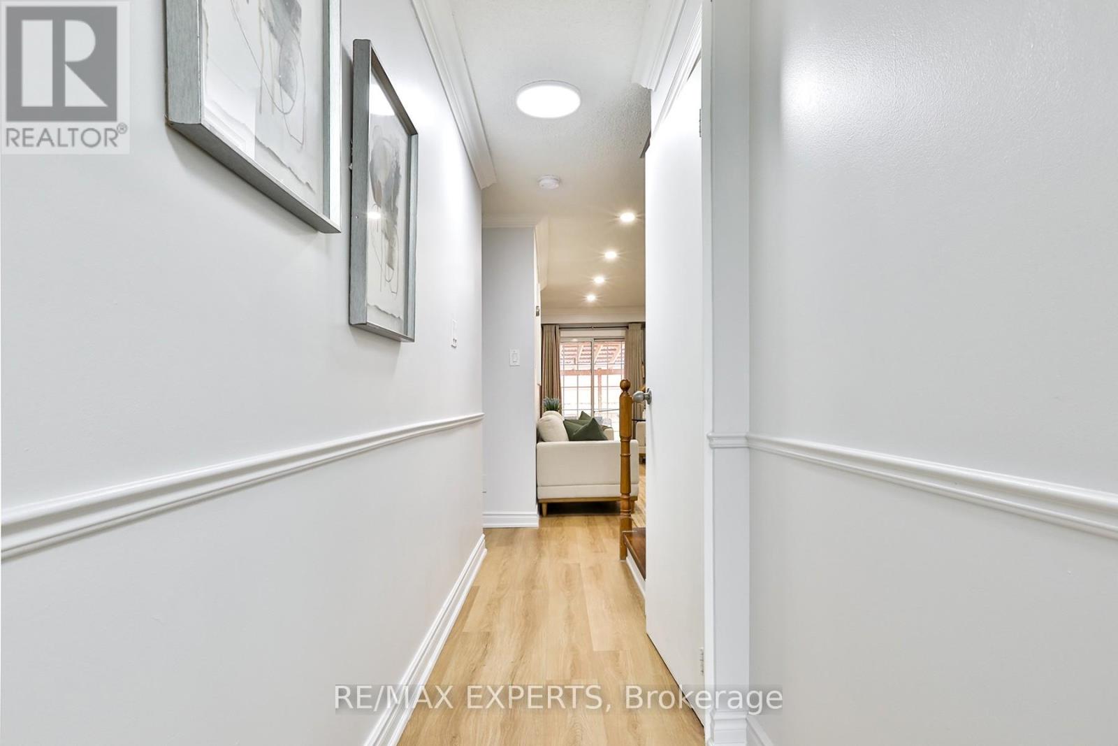 16 Hetherington Place, Brampton, Ontario  L6S 5M7 - Photo 5 - W13048898