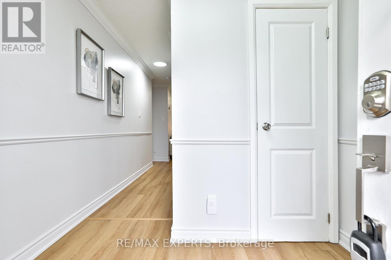 16 Hetherington Place, Brampton, Ontario  L6S 5M7 - Photo 3 - W13048898