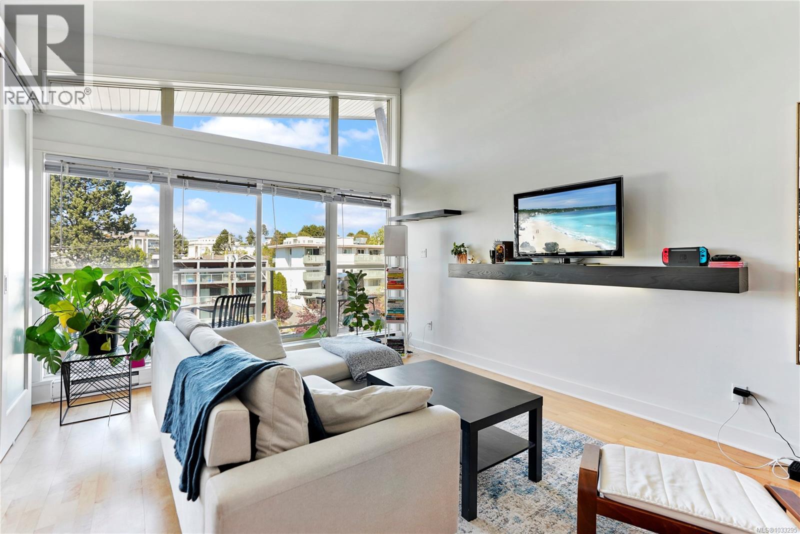 402 1155 Yates St, Victoria, British Columbia