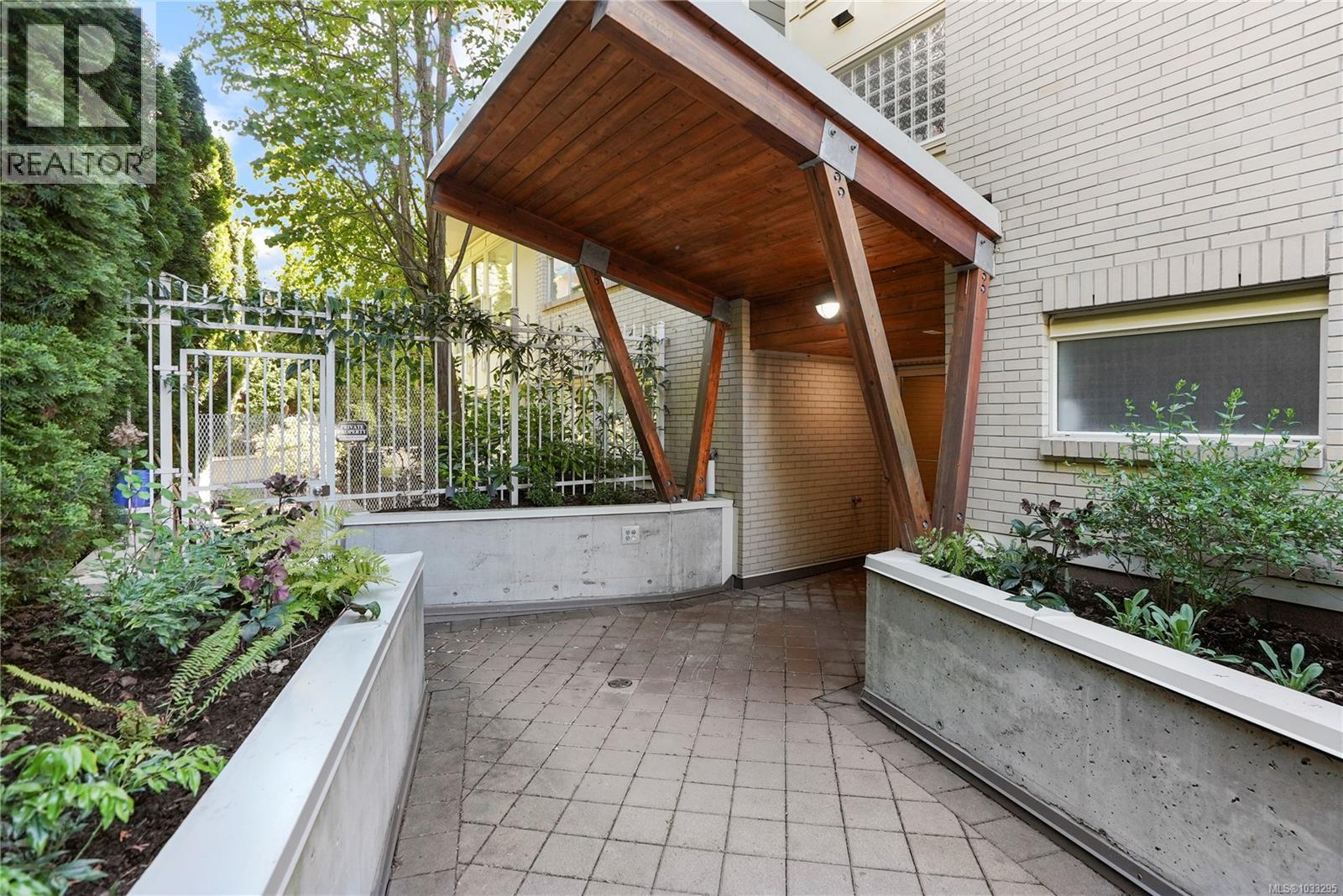 402 1155 Yates St, Victoria, British Columbia  V8V 3N1 - Photo 14 - 1033295