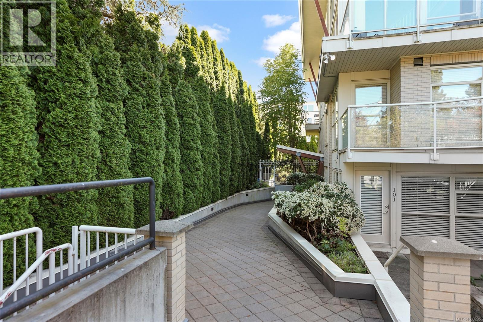 402 1155 Yates St, Victoria, British Columbia  V8V 3N1 - Photo 17 - 1033295