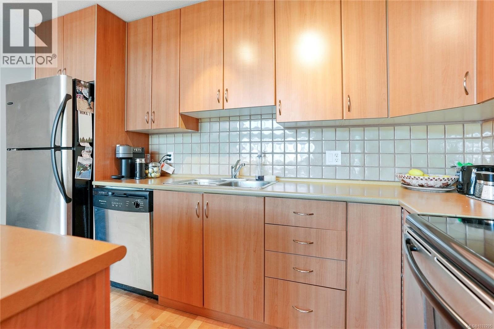 402 1155 Yates St, Victoria, British Columbia  V8V 3N1 - Photo 7 - 1033295