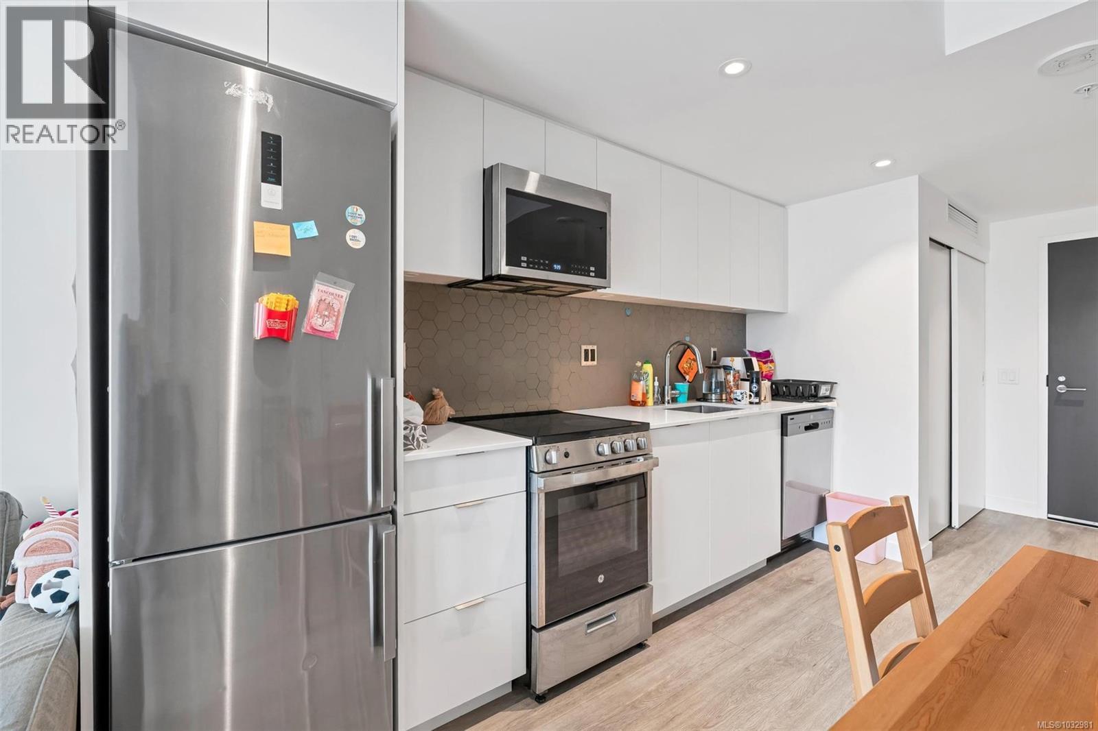 503 845 Johnson St, Victoria, British Columbia  V8W 0G3 - Photo 11 - 1032981