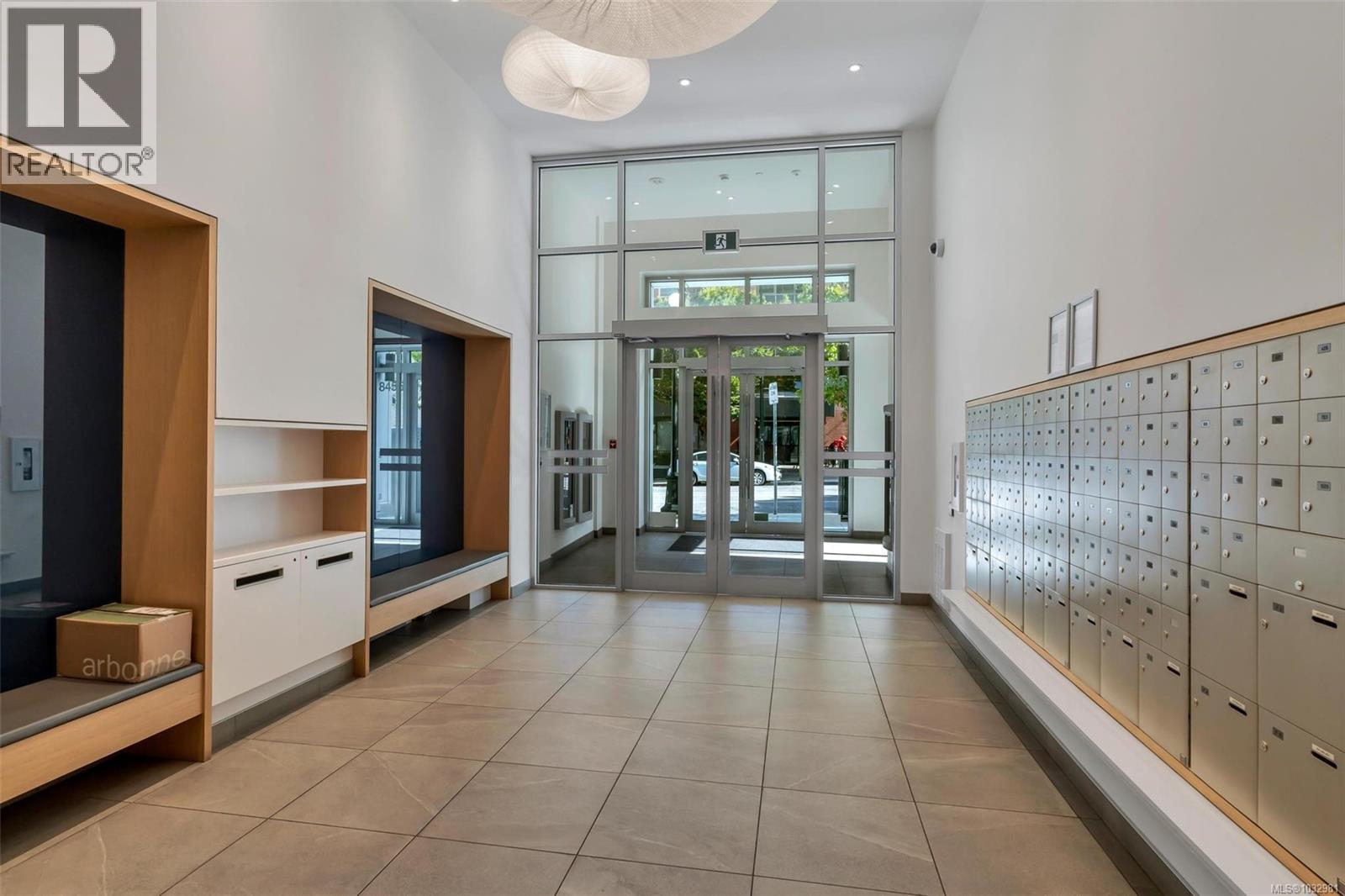 503 845 Johnson St, Victoria, British Columbia  V8W 0G3 - Photo 3 - 1032981