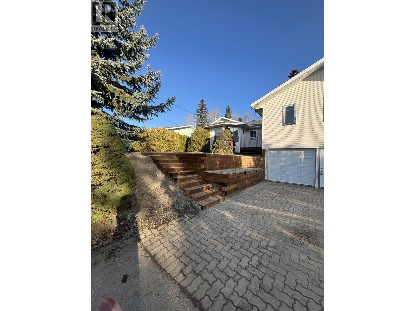 7788 Thompson Drive, Prince George, British Columbia  V2N 5N5 - Photo 2 - R3116858