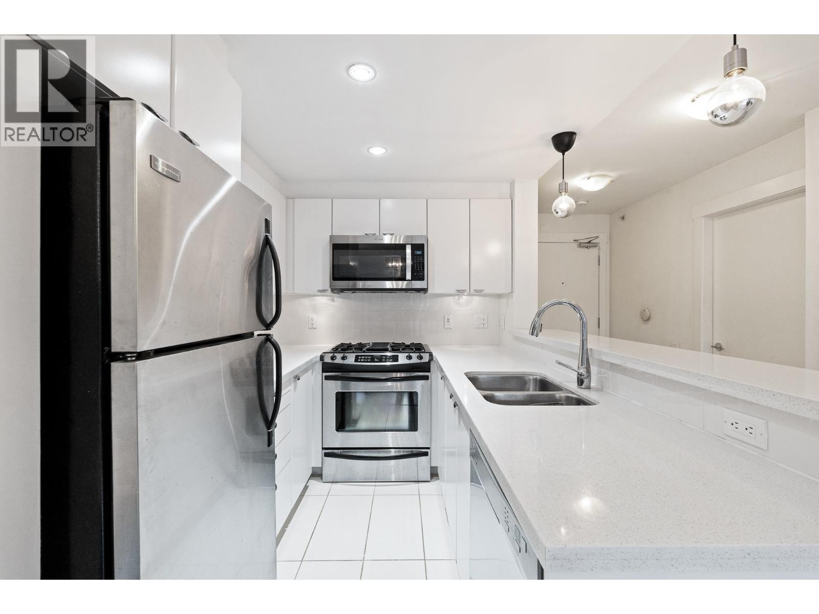 302 160 W 3rd Street, North Vancouver, British Columbia  V7M 0A9 - Photo 5 - R3095253