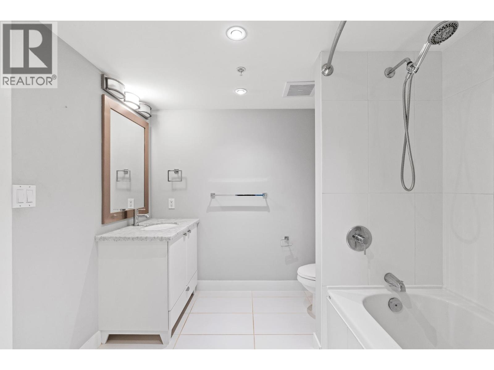 302 160 W 3rd Street, North Vancouver, British Columbia  V7M 0A9 - Photo 15 - R3095253