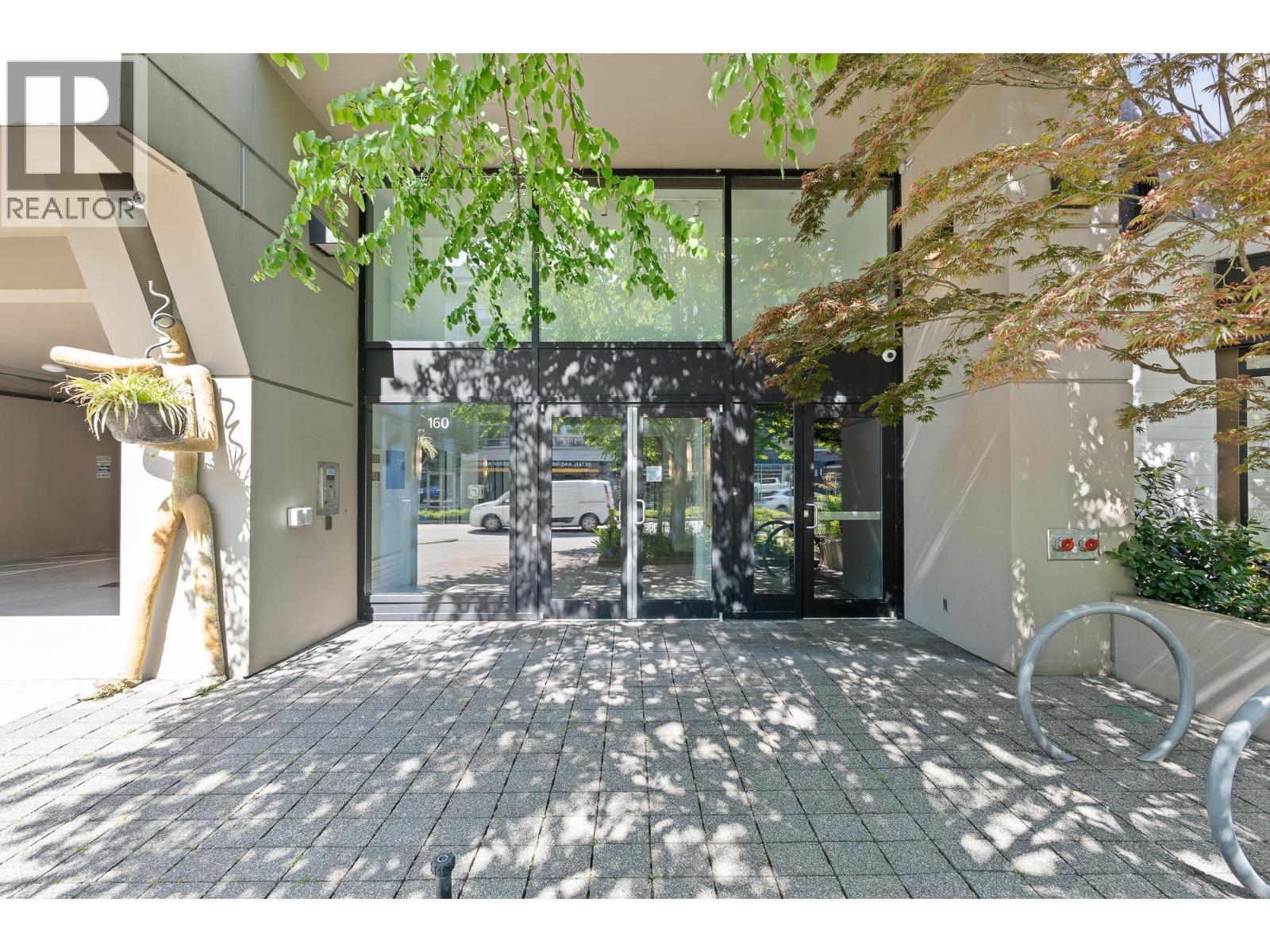 302 160 W 3rd Street, North Vancouver, British Columbia  V7M 0A9 - Photo 2 - R3095253