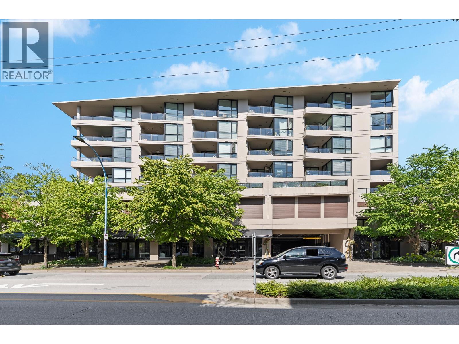 302 160 W 3RD STREET, North Vancouver, British Columbia