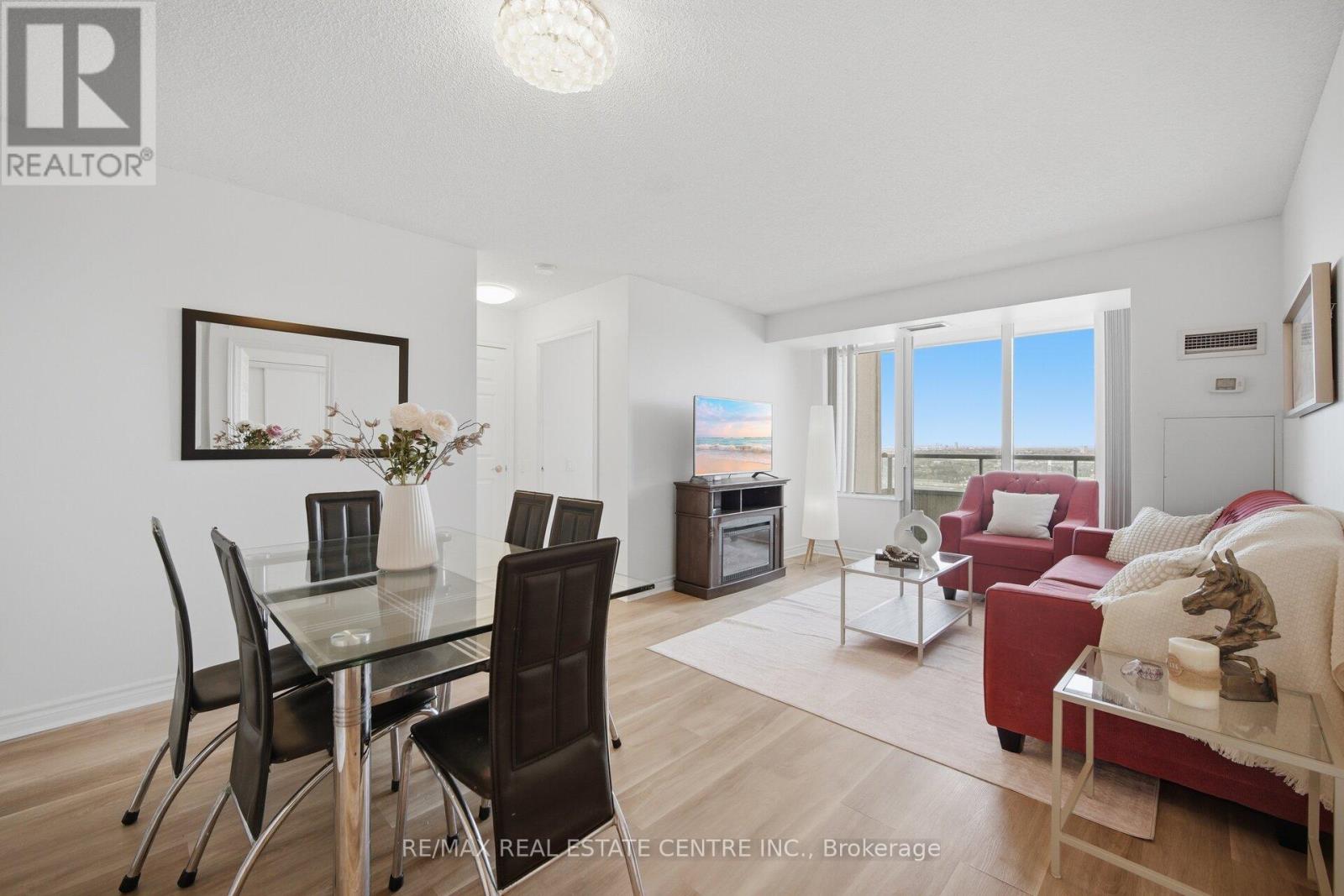 2104 - 61 Town Centre Court, Toronto, Ontario  M1P 5C5 - Photo 5 - E13054080