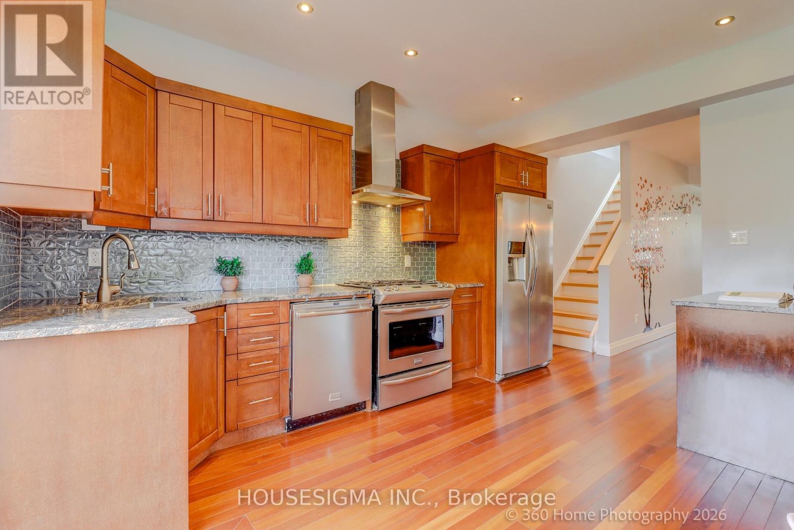 82 Redwood Avenue, Toronto, Ontario  M4L 2S6 - Photo 11 - E13054256