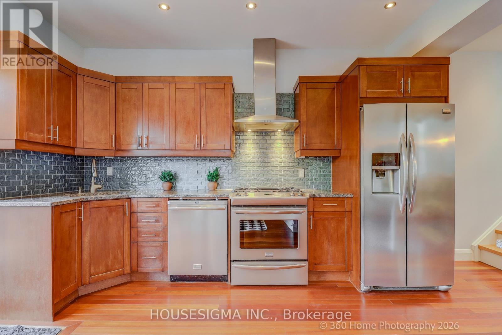 82 Redwood Avenue, Toronto, Ontario  M4L 2S6 - Photo 12 - E13054256