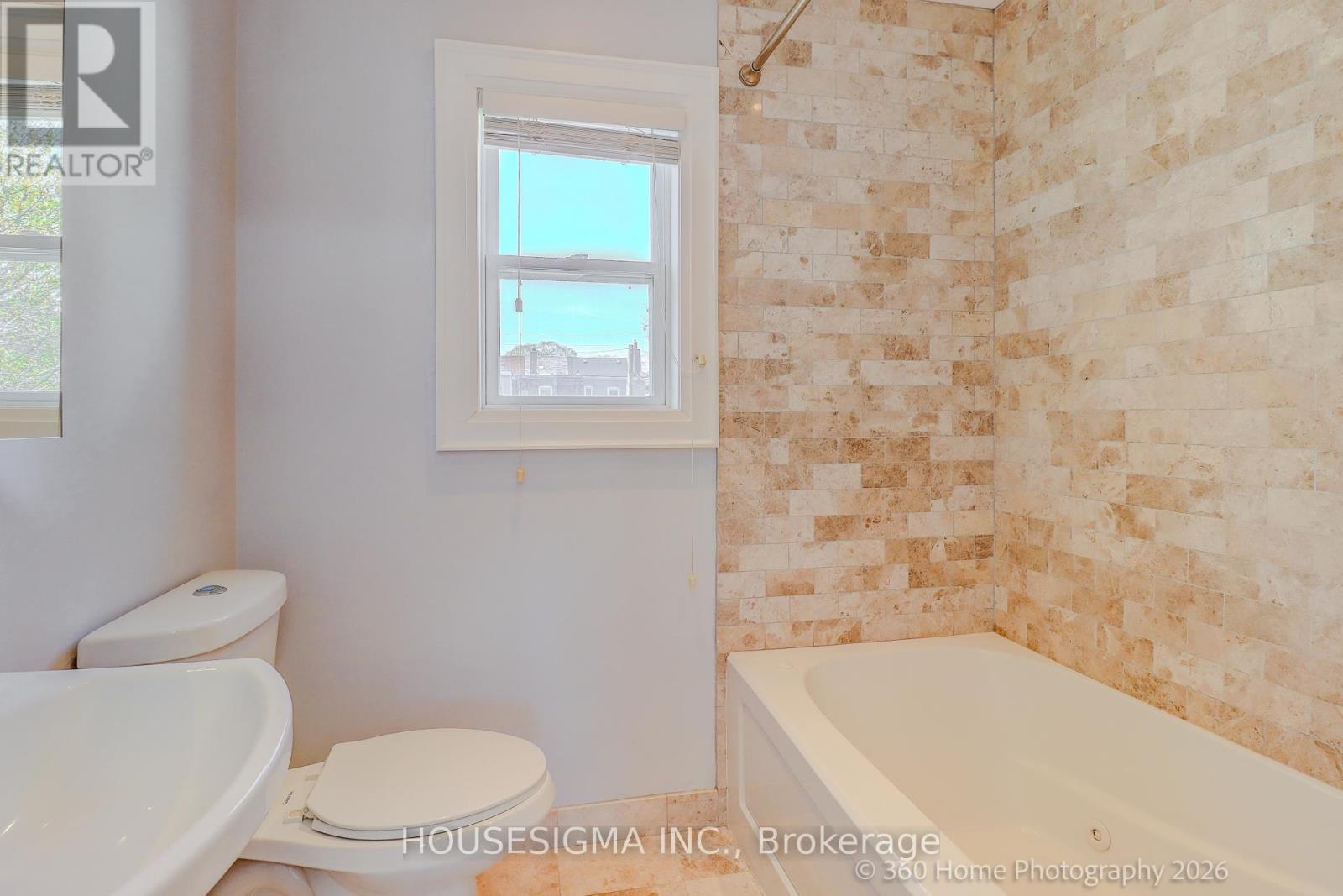 82 Redwood Avenue, Toronto, Ontario  M4L 2S6 - Photo 20 - E13054256