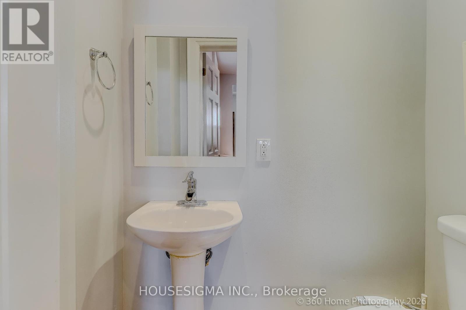 82 Redwood Avenue, Toronto, Ontario  M4L 2S6 - Photo 8 - E13054256