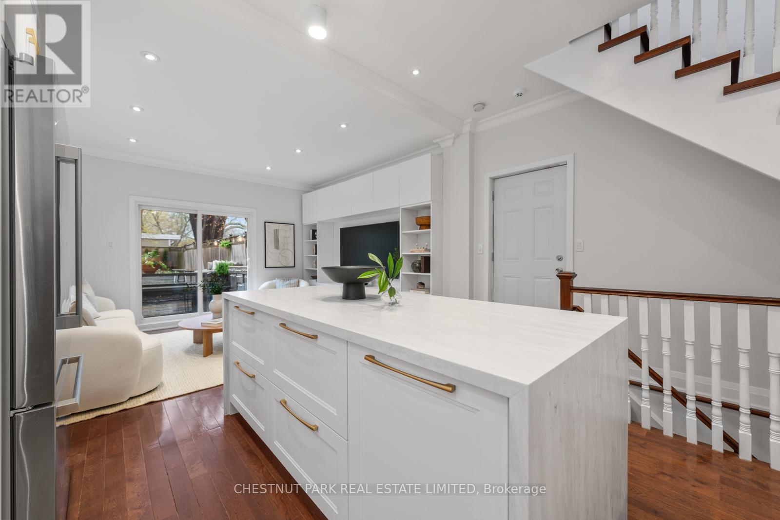 146 Boulton Avenue, Toronto, Ontario  M4M 2J7 - Photo 10 - E13054298