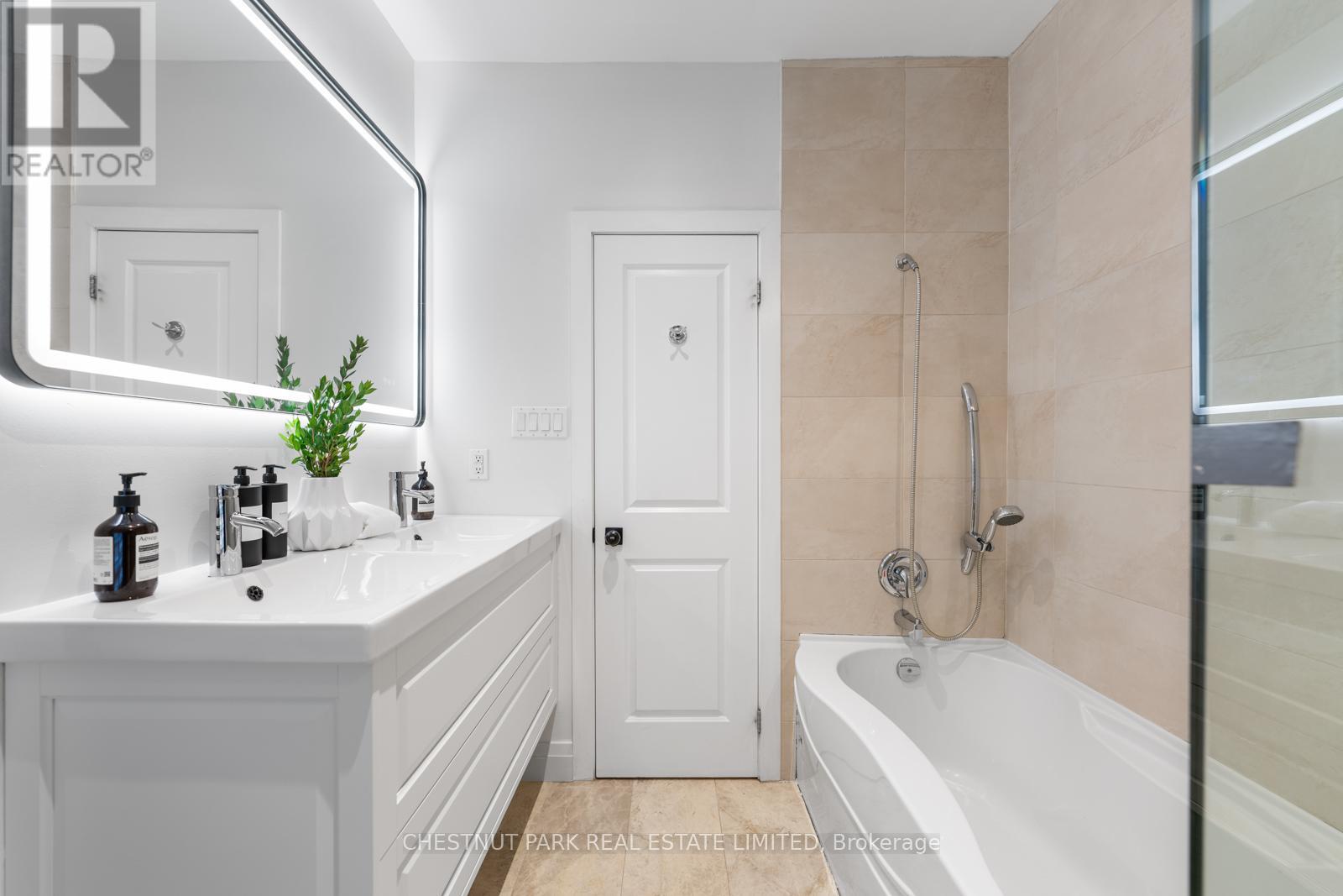 146 Boulton Avenue, Toronto, Ontario  M4M 2J7 - Photo 24 - E13054298