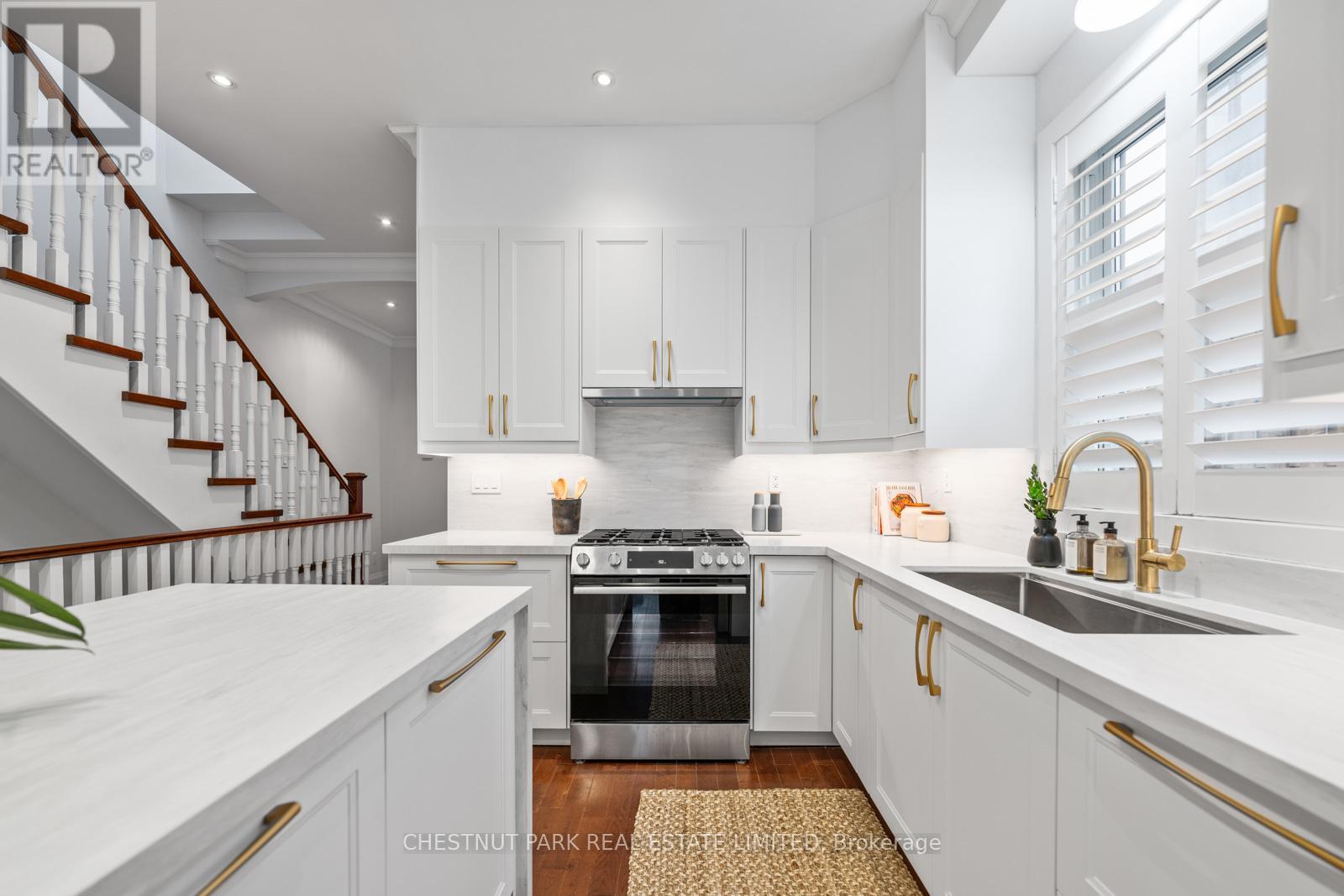 146 Boulton Avenue, Toronto, Ontario  M4M 2J7 - Photo 9 - E13054298