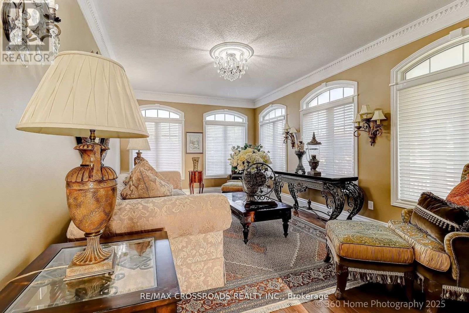 2 Mumberson Court, Markham, Ontario  L6C 1Y4 - Photo 4 - N13054082