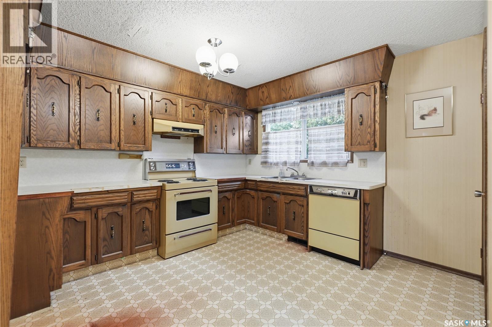 203 Huron Court, Saskatoon, Saskatchewan  S7K 4E9 - Photo 10 - SK034132