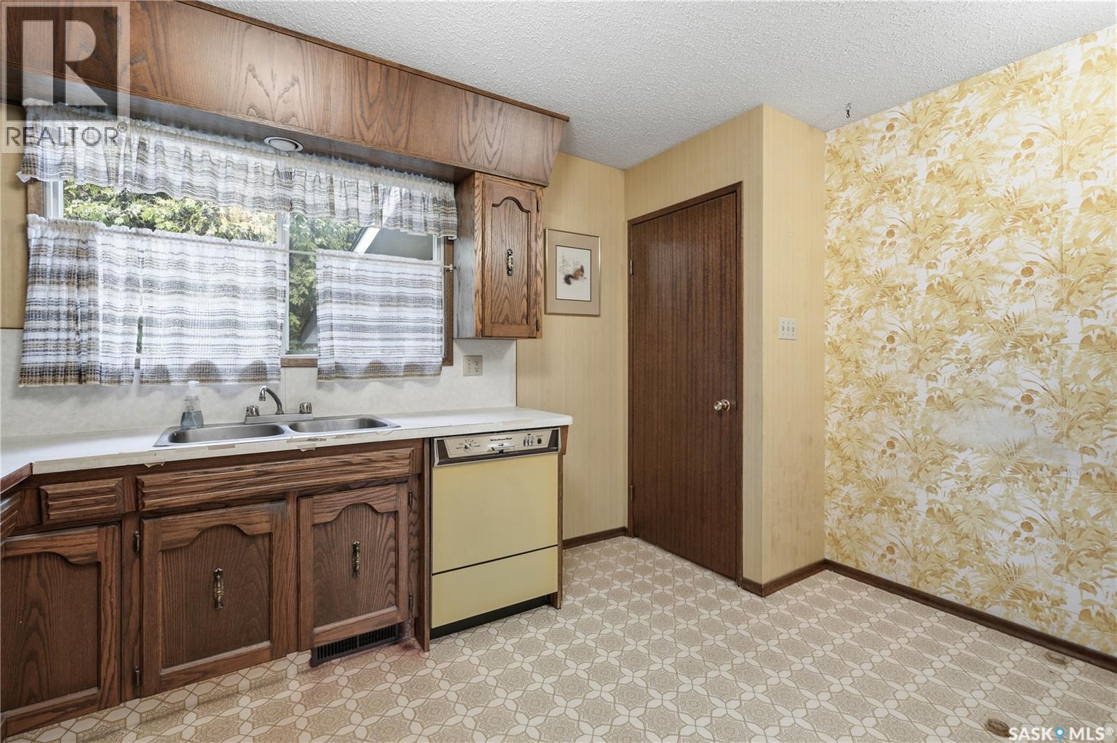 203 Huron Court, Saskatoon, Saskatchewan  S7K 4E9 - Photo 12 - SK034132