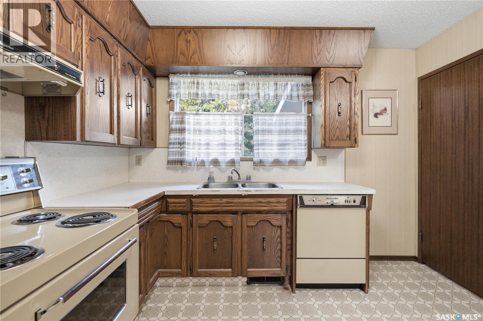 203 Huron Court, Saskatoon, Saskatchewan  S7K 4E9 - Photo 13 - SK034132