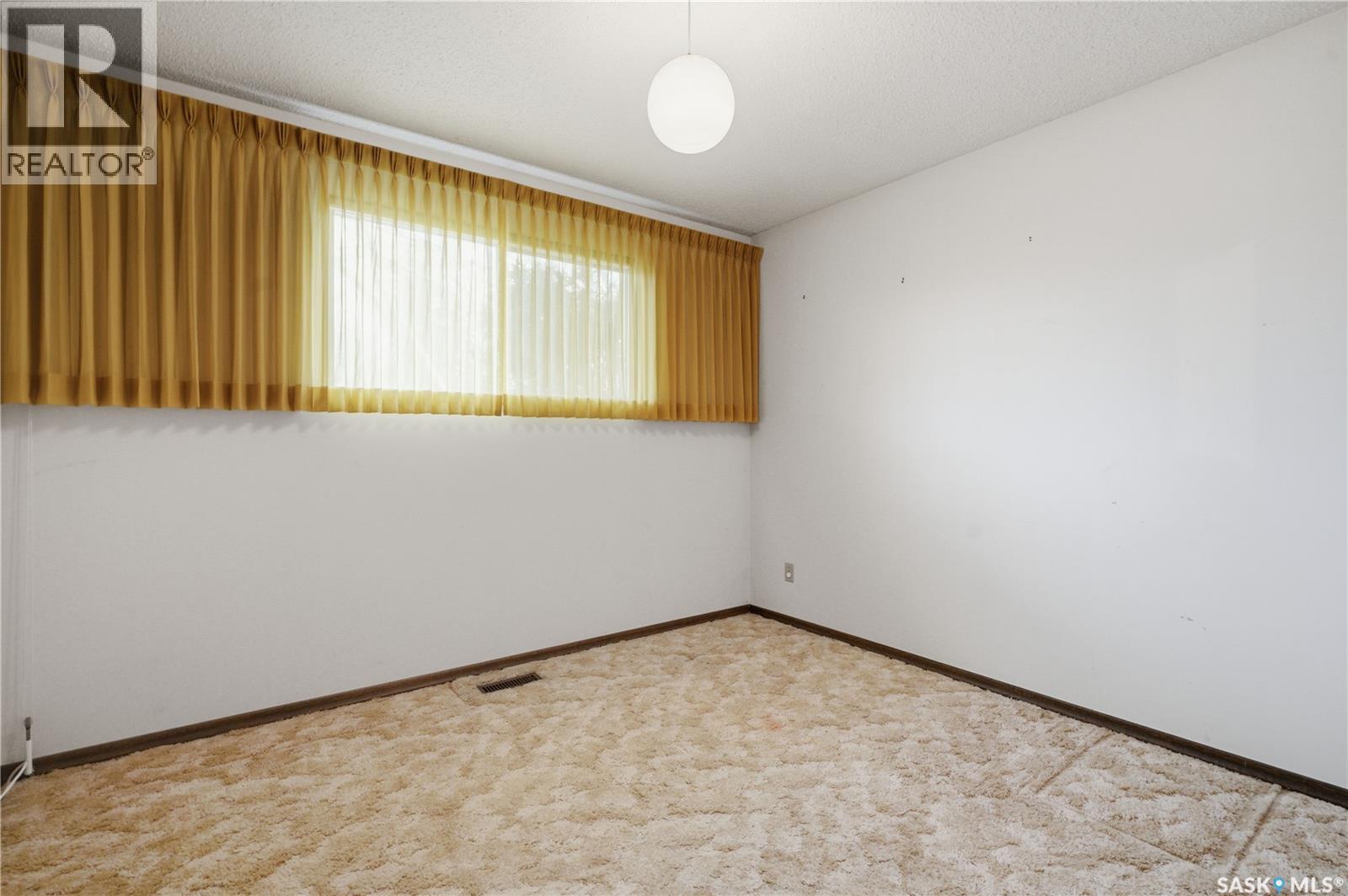 203 Huron Court, Saskatoon, Saskatchewan  S7K 4E9 - Photo 17 - SK034132