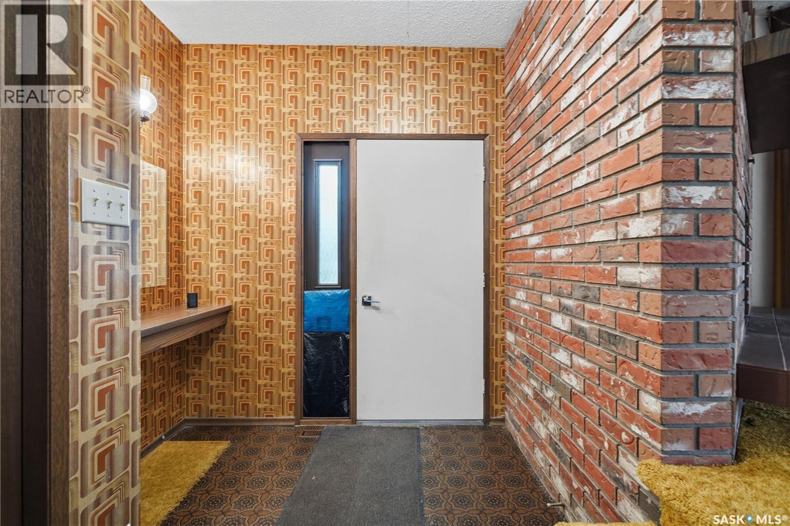 203 Huron Court, Saskatoon, Saskatchewan  S7K 4E9 - Photo 3 - SK034132