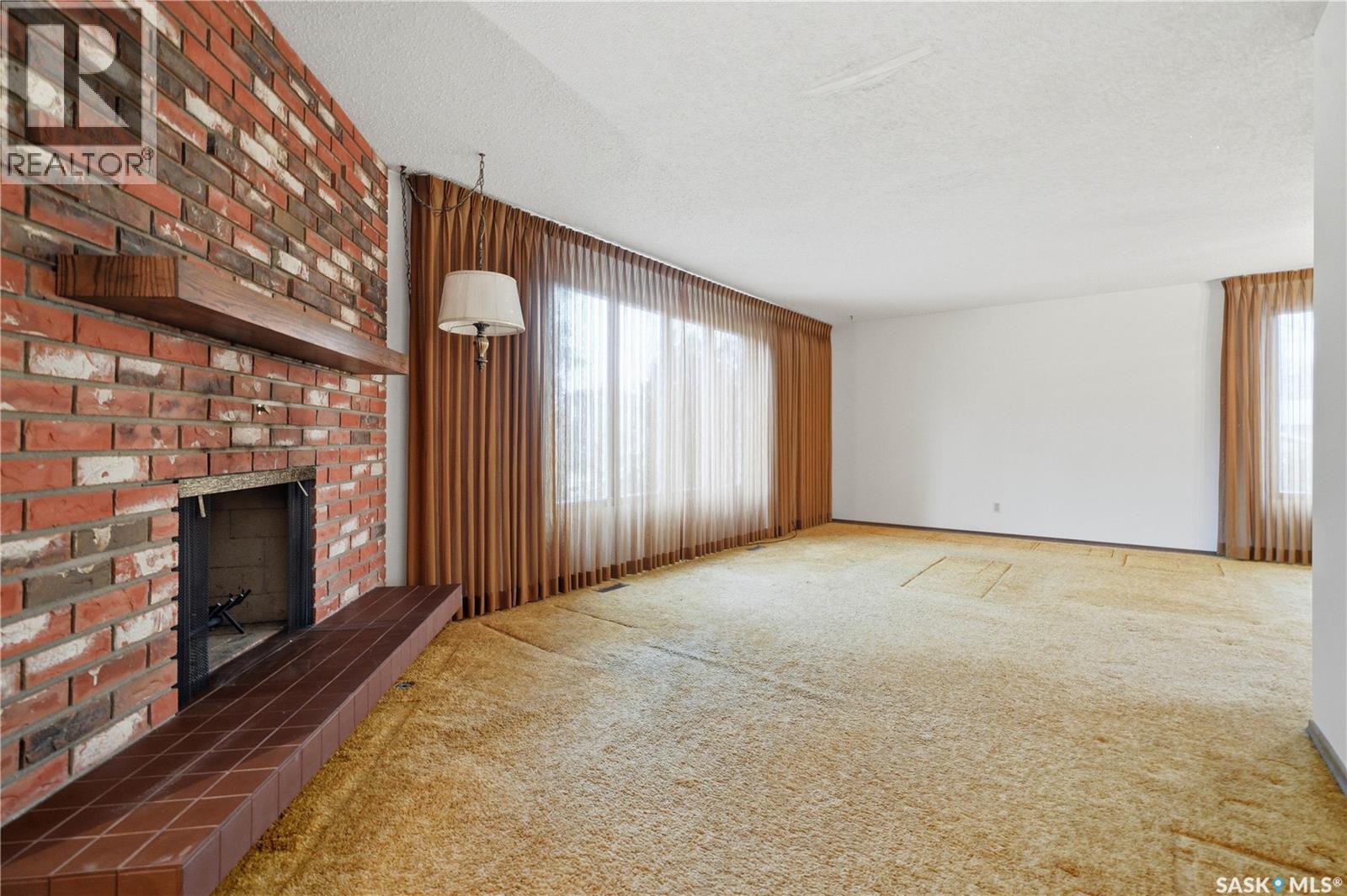 203 Huron Court, Saskatoon, Saskatchewan  S7K 4E9 - Photo 4 - SK034132