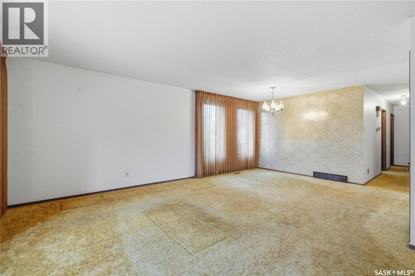 203 Huron Court, Saskatoon, Saskatchewan  S7K 4E9 - Photo 5 - SK034132