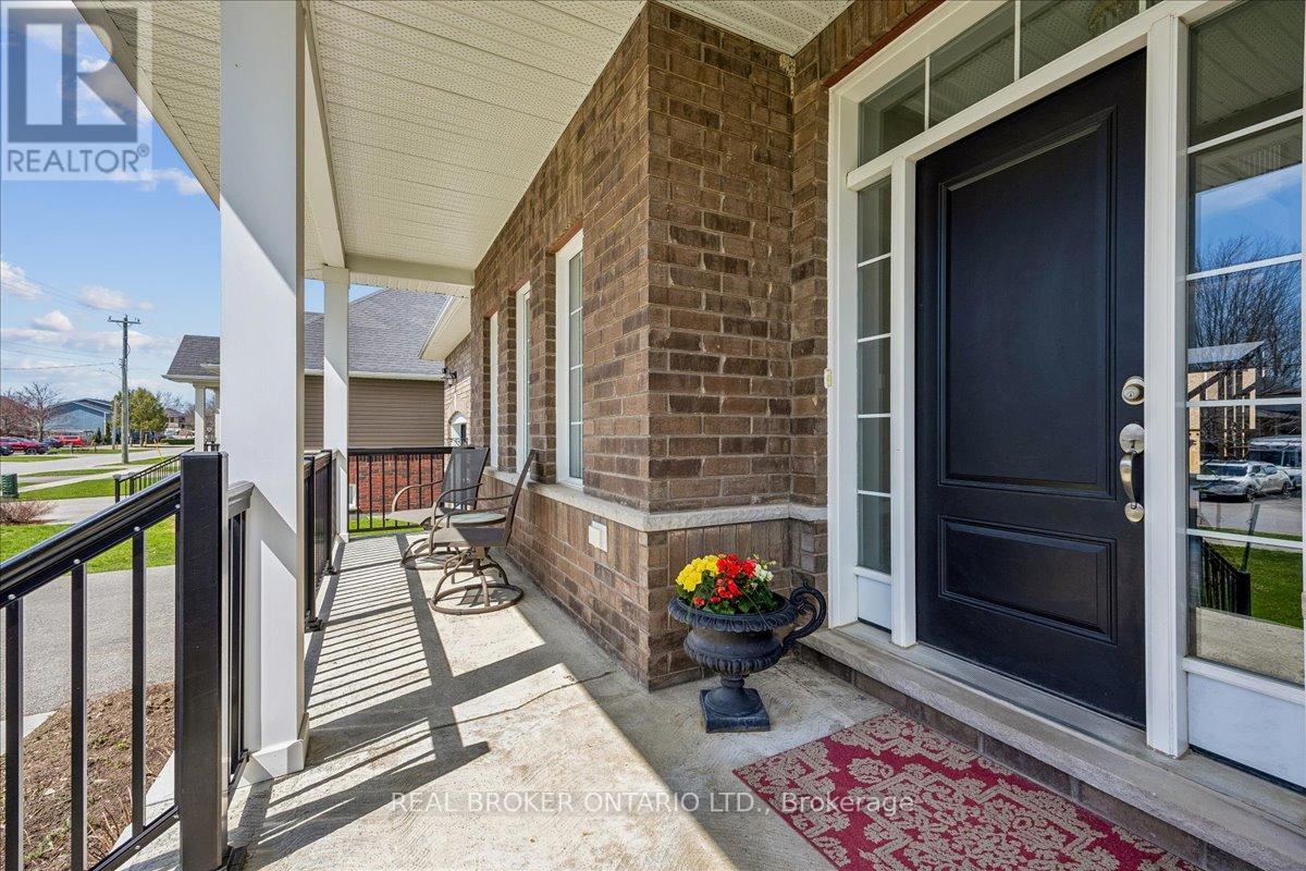 215 Centre Street, Clearview, Ontario  L0M 1S0 - Photo 3 - S13054304