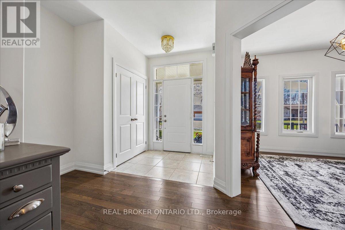 215 Centre Street, Clearview, Ontario  L0M 1S0 - Photo 5 - S13054304