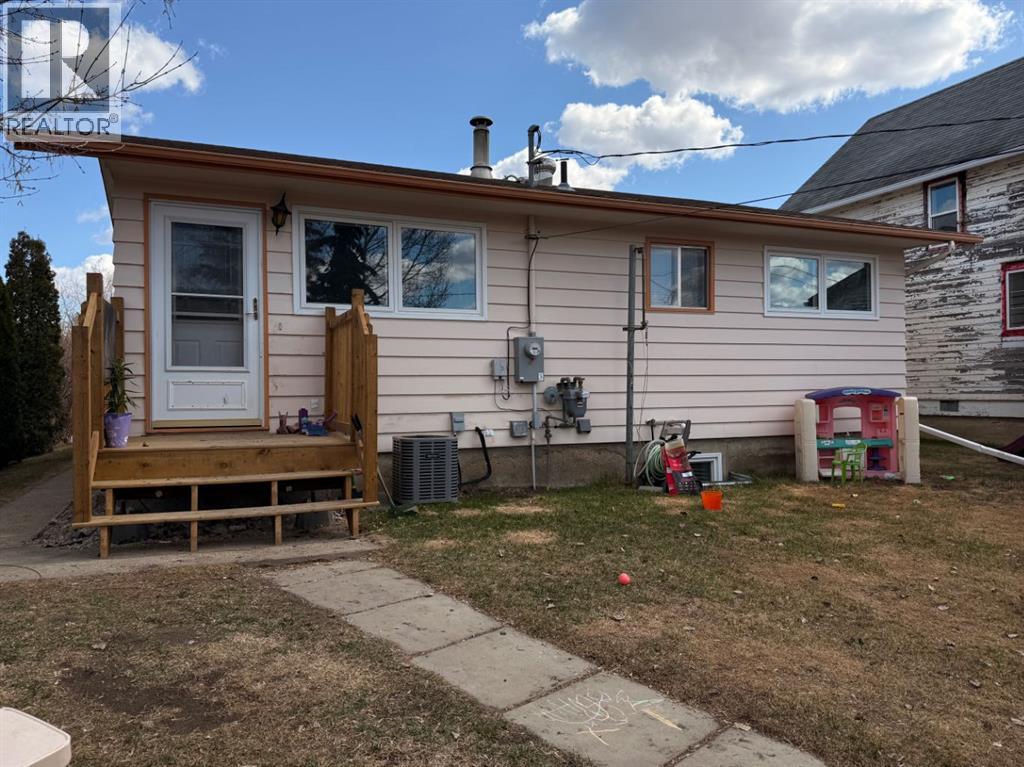 122 Main Street, Lashburn, Saskatchewan  S0M 1H0 - Photo 3 - A2305837